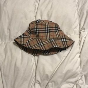 Flannel print bucket hat.